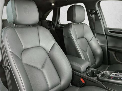 Certified 2025 Porsche Macan AWD/4WD image 24