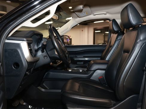 Used 2024 Ford Expedition Max XLT image 10