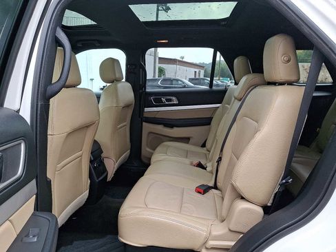 Used 2017 Ford Explorer XLT w/ Equipment Group 202A image 10
