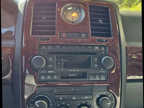 Used 2005 Chrysler 300 Touring image 34