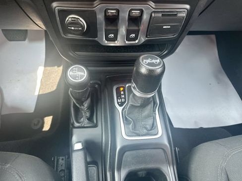 Used 2018 Jeep Wrangler Sport AWD/4WD image 21