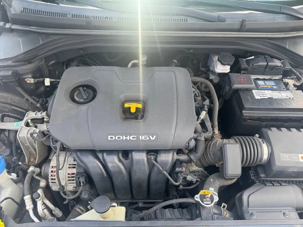 Used 2017 Hyundai Elantra SE w/ Cargo Package FWD image 10