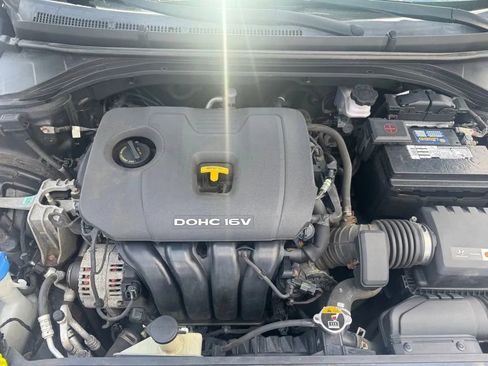 Used 2017 Hyundai Elantra SE w/ Cargo Package FWD image 10