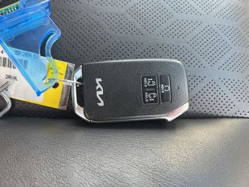 Certified 2024 Kia Carnival LX image 39
