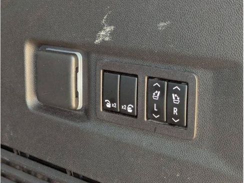 Used 2023 Chevrolet Tahoe Premier w/ Advanced Technology Package AWD/4WD image 78