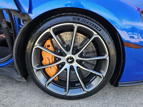 Used 2019 McLaren 570S Spider image 17