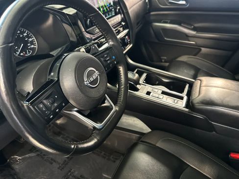 Used 2024 Nissan Pathfinder SL w/ SL Premium Package FWD image 12