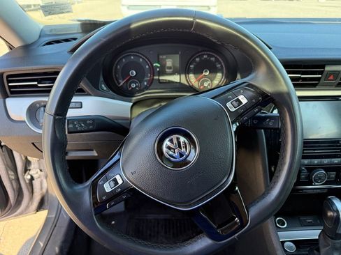 Used 2021 Volkswagen Passat 2.0T SE FWD image 14