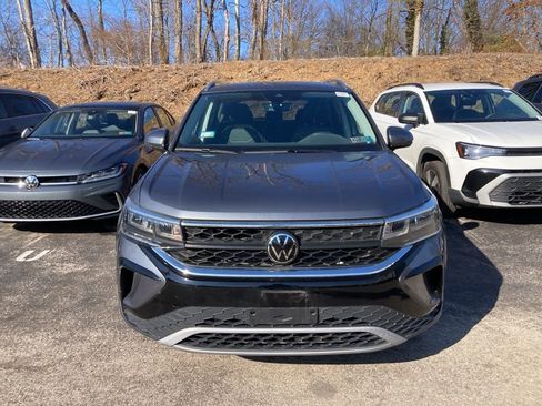 Certified 2023 Volkswagen Taos SE w/ Panoramic Sunroof Package image 2