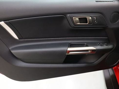 Used 2022 Ford Mustang Shelby GT500 w/ Carbon Fiber Track Pack image 89