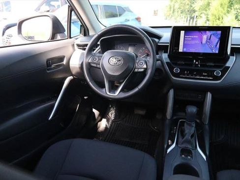 Certified 2025 Toyota Corolla Cross LE FWD image 23