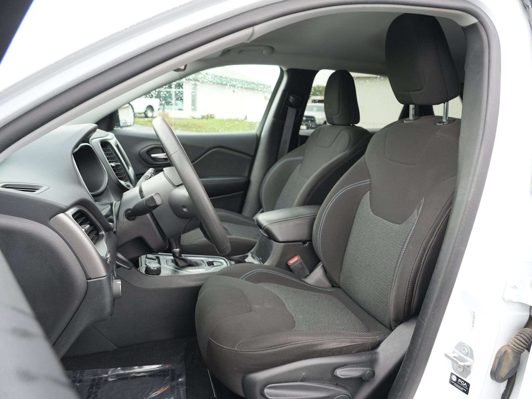 Used 2021 Jeep Cherokee Latitude AWD/4WD image 13