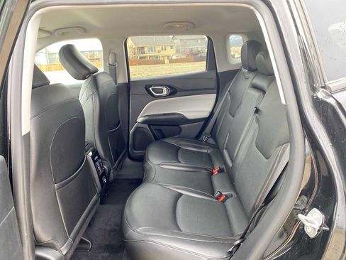 Used 2022 Jeep Compass Limited image 25