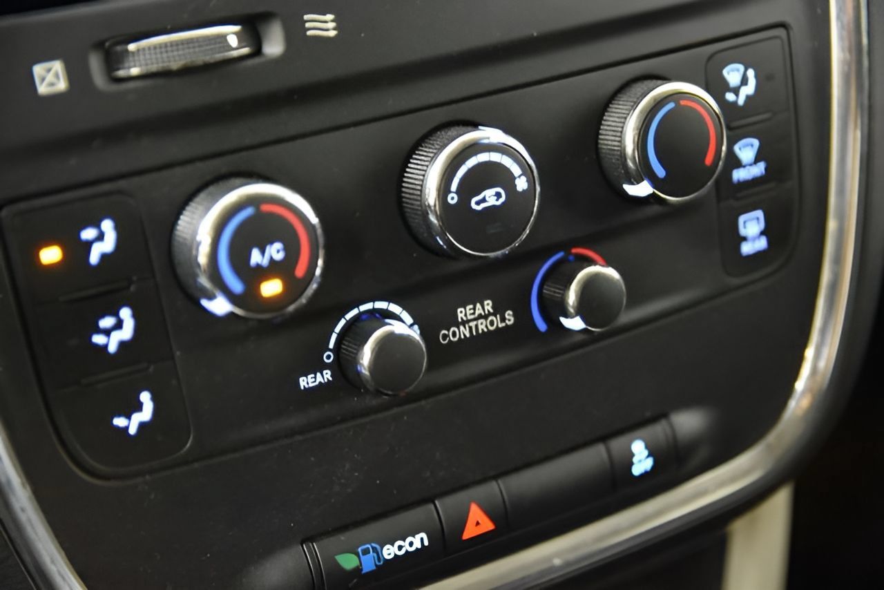 Used 2018 Dodge Grand Caravan SE w/ UConnect Hands-Free Group FWD image 19