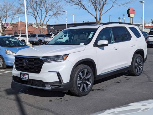 New 2025 Honda Pilot Touring image 9