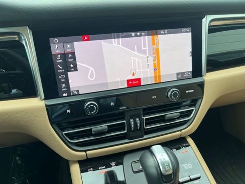 Used 2022 Porsche Macan S AWD/4WD image 9