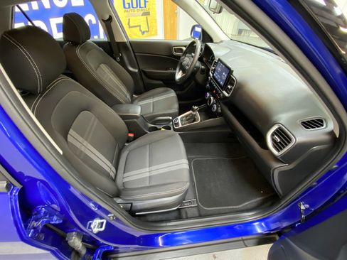 Used 2025 Hyundai Venue SEL FWD image 25
