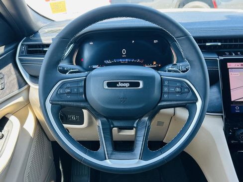 Used 2023 Jeep Grand Cherokee Limited AWD/4WD image 19