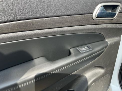 Used 2018 Jeep Grand Cherokee Altitude image 16