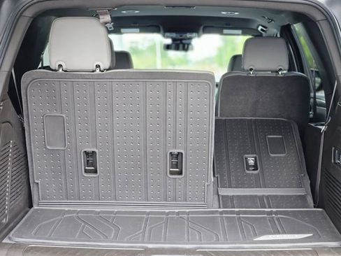 Used 2024 Chevrolet Tahoe LT w/ Luxury Package image 31