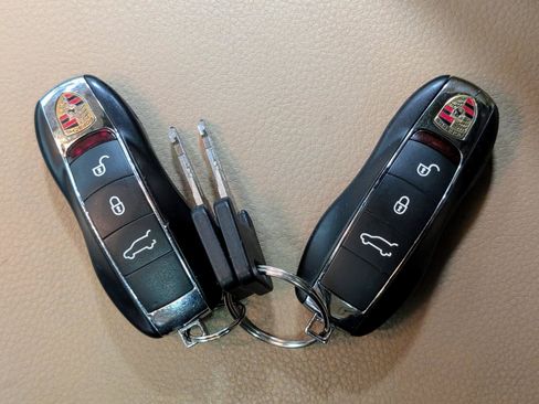 Used 2014 Porsche Cayenne Diesel AWD/4WD image 38