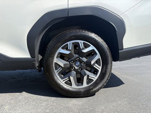 Used 2025 Subaru Forester Premium AWD/4WD image 12