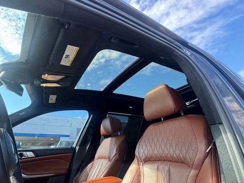 Used 2020 BMW X7 M50i w/ Dynamic Handling Package AWD/4WD image 28