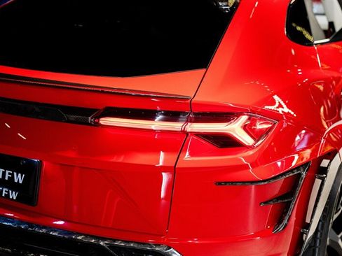 Used 2023 Lamborghini Urus Performante AWD/4WD image 13