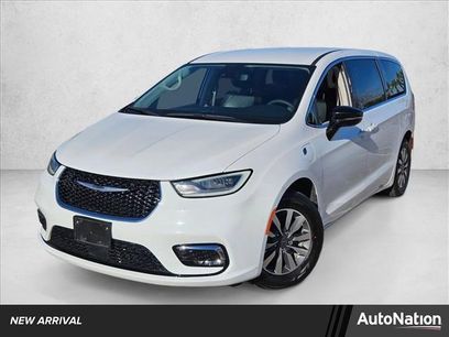 Used 2024 Chrysler Pacifica Limited
