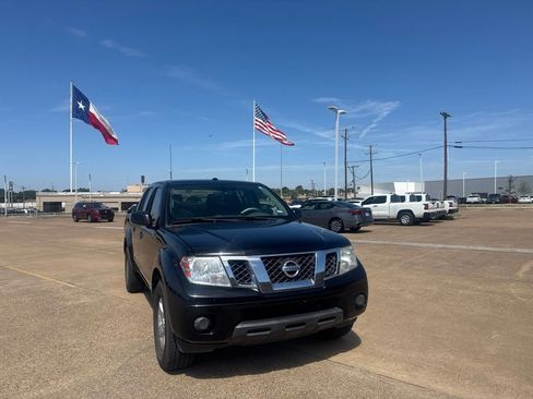 Used 2012 Nissan Frontier SV w/ SV Premium Utility Pkg RWD image 3