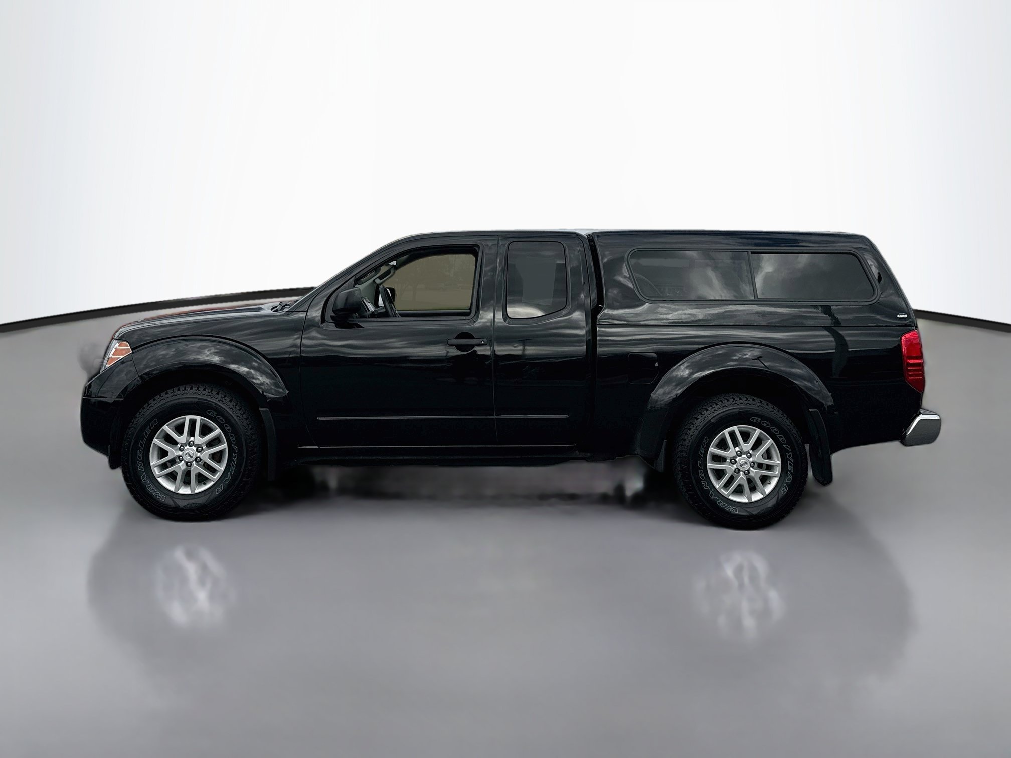 Used 2014 Nissan Frontier SV RWD image 4