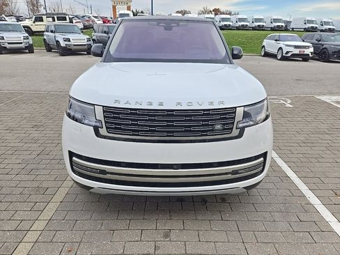 Used 2023 Land Rover Range Rover SE image 3