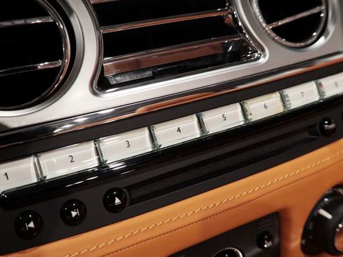 Used 2017 Rolls-Royce Dawn image 58