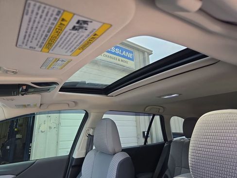 Used 2024 Subaru Outback Premium image 15