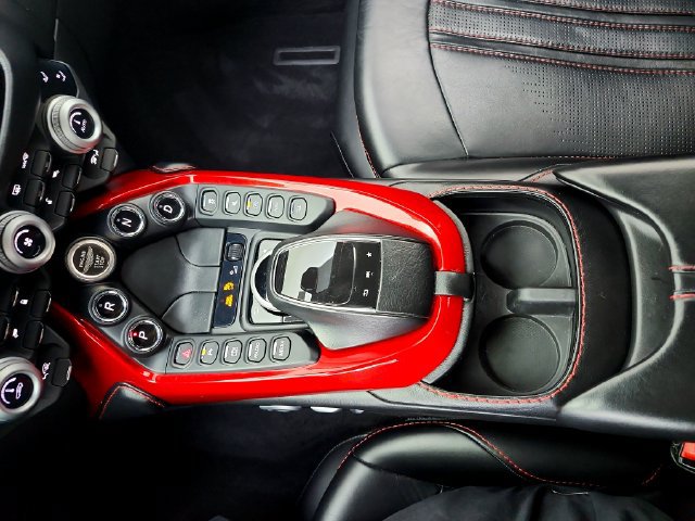 Used 2020 Aston Martin V8 Vantage Coupe RWD image 25