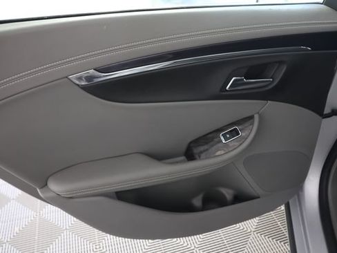 Used 2015 Chevrolet Impala LTZ FWD image 25