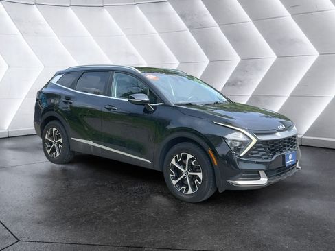 Used 2023 Kia Sportage EX AWD/4WD image 3