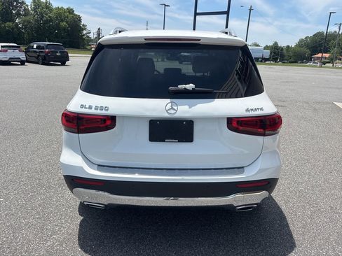 Used 2023 Mercedes-Benz GLB 250 4MATIC w/ Premium Package image 7