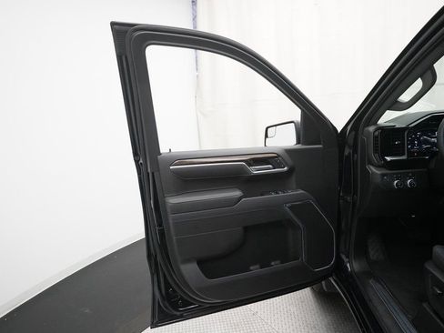 Used 2025 GMC Sierra 1500 Elevation image 27