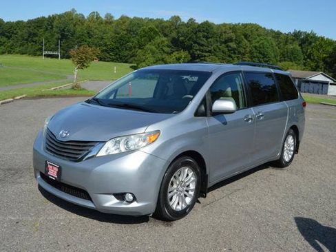 Used 2011 Toyota Sienna XLE w/ XLE Navigation Pkg FWD image 58