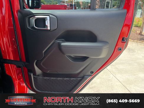 New 2025 Jeep Gladiator Sport image 24