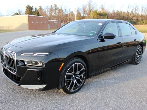 Used 2024 BMW i7 xDrive60 image 5