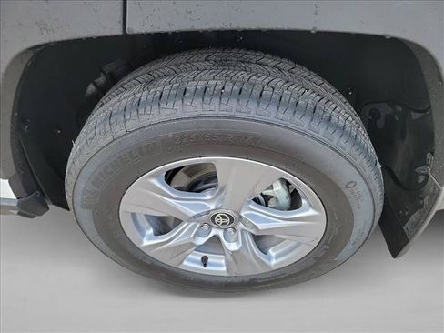 Used 2025 Toyota RAV4 XLE AWD/4WD image 12