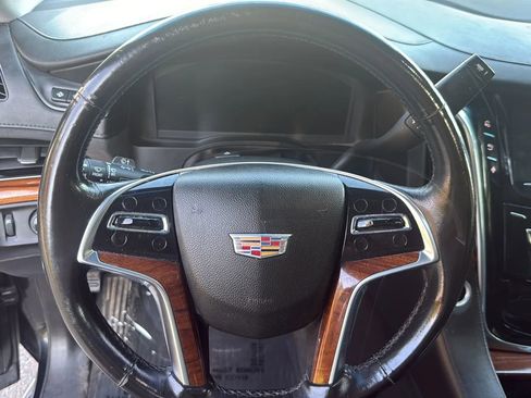 Used 2015 Cadillac Escalade Luxury image 30
