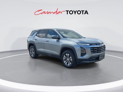 Used 2026 Chevrolet Equinox LT FWD image 2