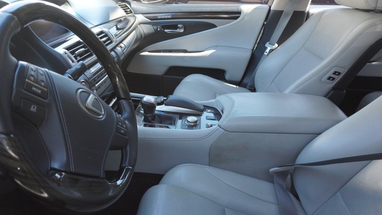 Used 2013 Lexus LS 460 L w/ All-Weather Pkg RWD image 11