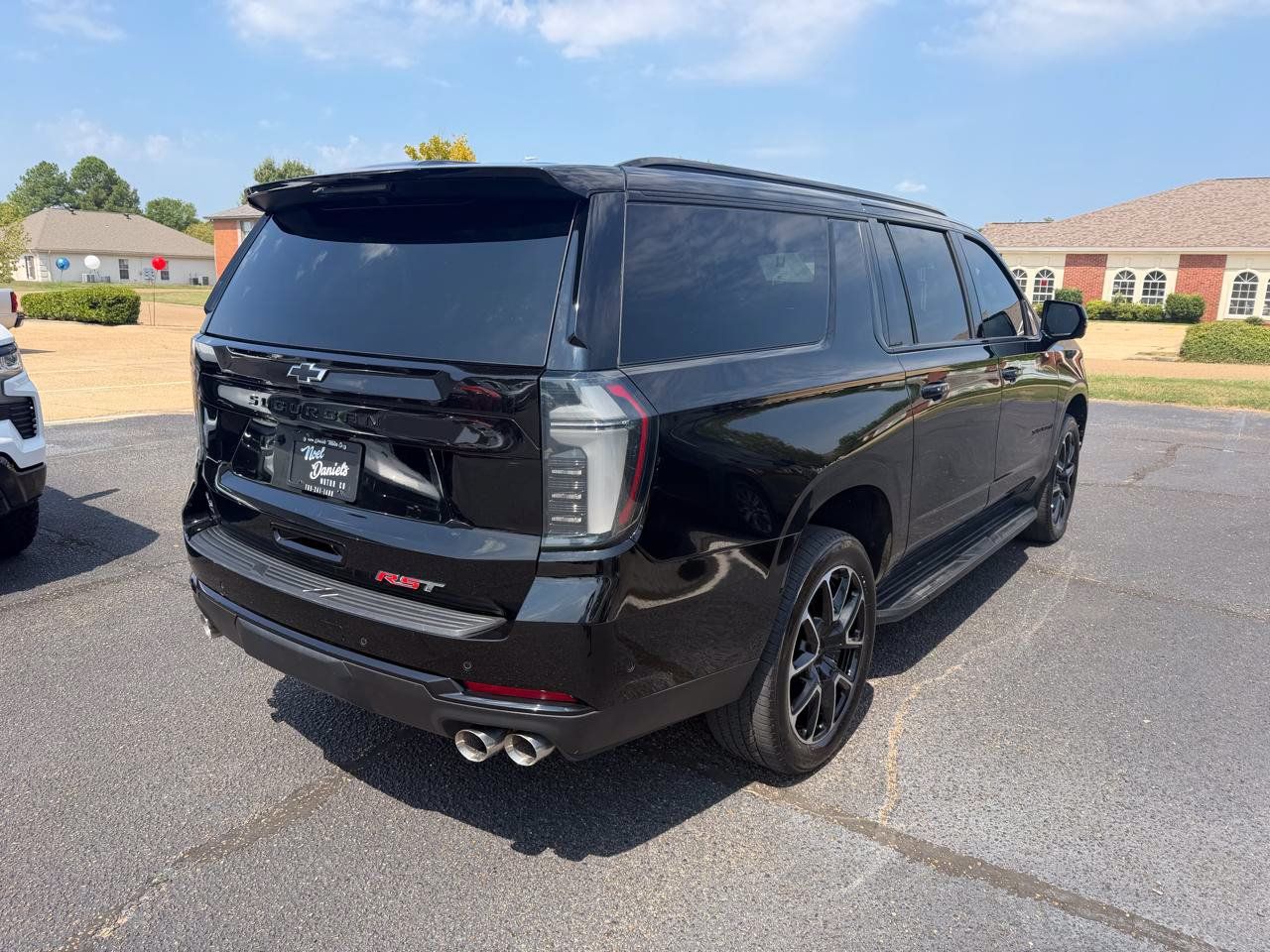 Used 2025 Chevrolet Suburban RST w/ Comfort Package RWD image 4