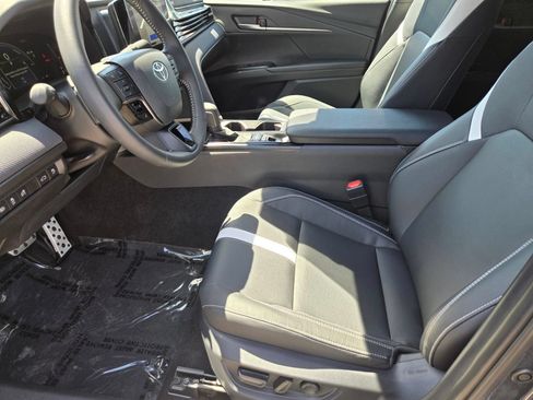 Used 2025 Toyota Camry SE w/ Convenience Package FWD image 12