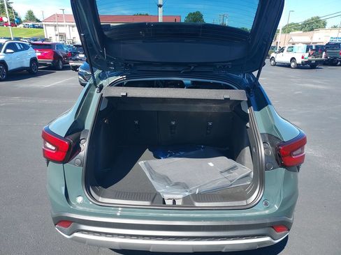 New 2026 Chevrolet Trax LT w/ LT Convenience Package FWD image 9