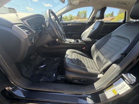 Used 2015 Ford Fusion SE w/ Equipment Group 202A FWD image 10